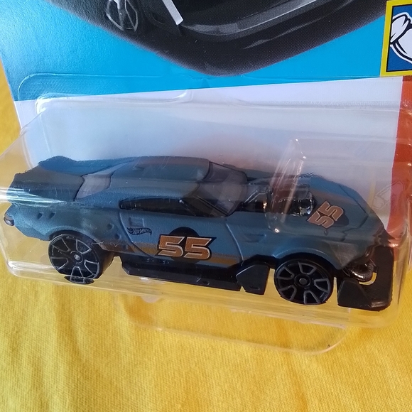 Hot Wheels car - Picture 2 of 4